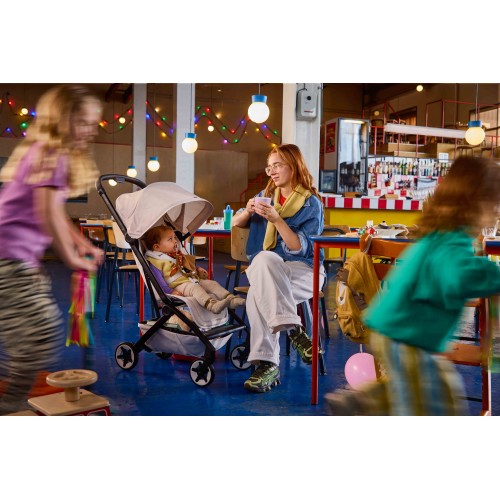 Прогулочная коляска Joolz Aer2 Calming Beige с бампером и подстаканником