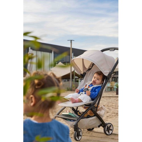 Прогулочная коляска Joolz Aer2 Calming Beige с бампером и подстаканником