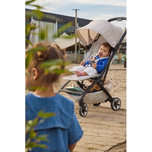 Прогулочная коляска Joolz Aer2 Calming Beige с бампером и подстаканником