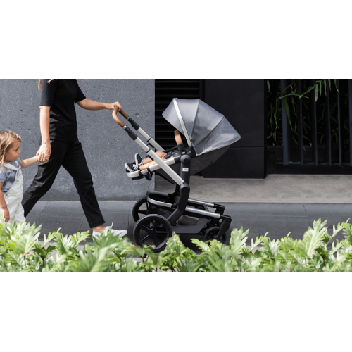 Детская коляска Joolz Day+ Brilliant Black 2 в 1  